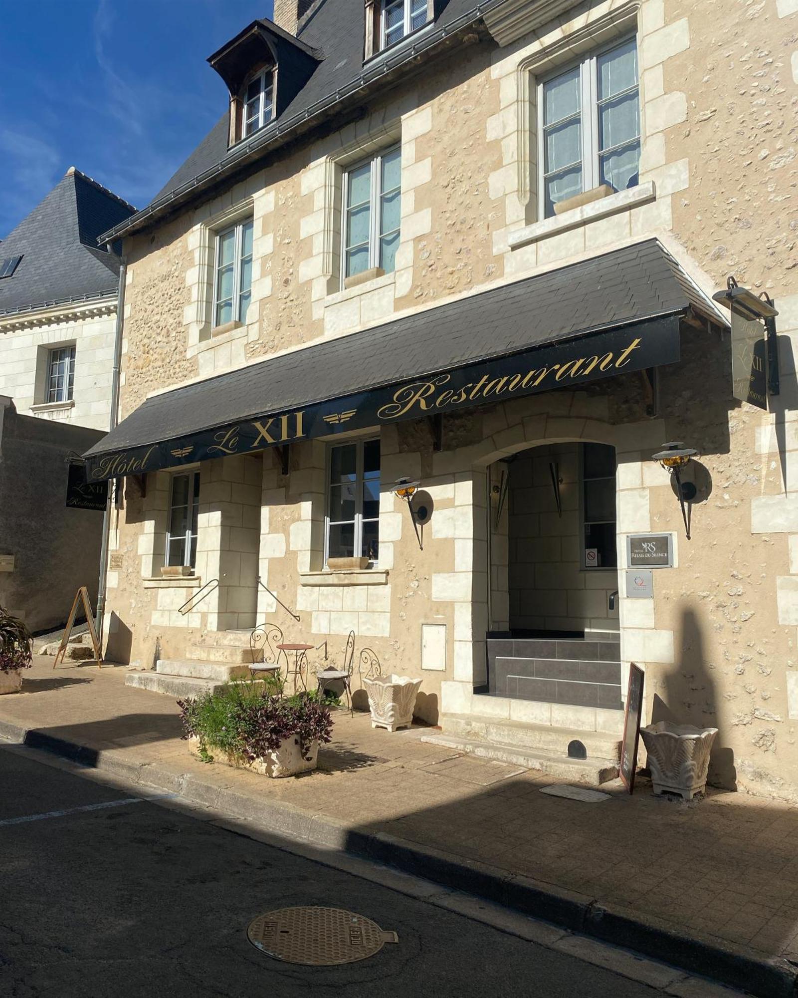 Hotel-Restaurant-Chambre Insolite Spa - Le XII De Luynes 吕讷 外观 照片